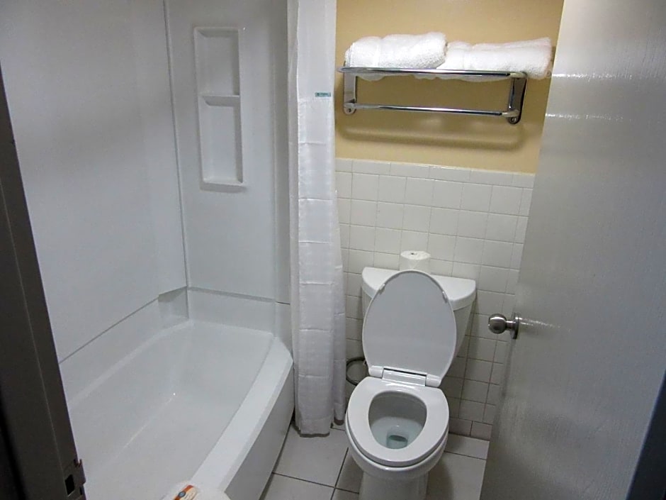 Quality Inn & Suites Near Six Flags East