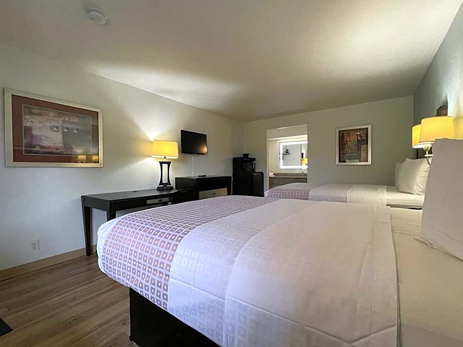 Tricove Inn & Suites