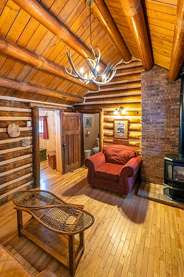 Storm Mountain Lodge & Cabins