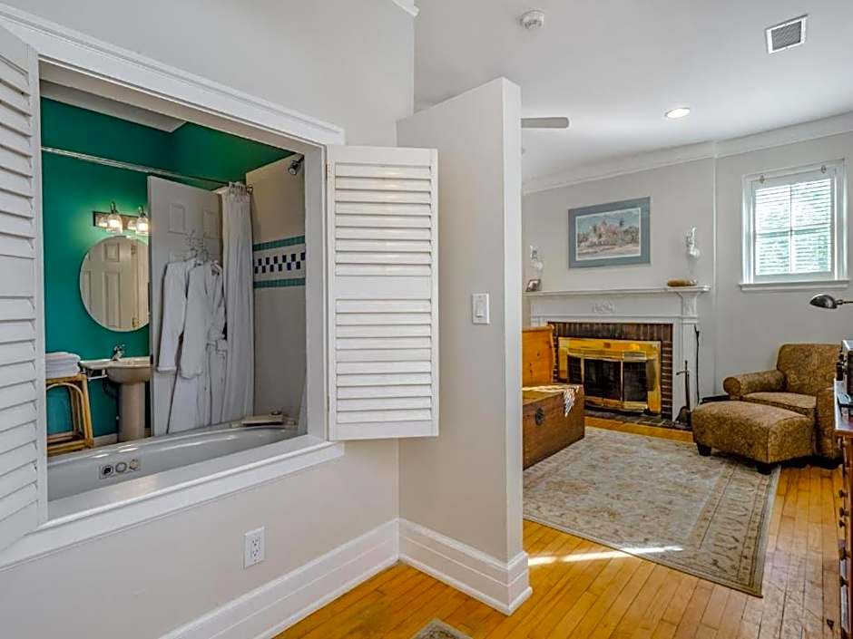 The Front Street Inn