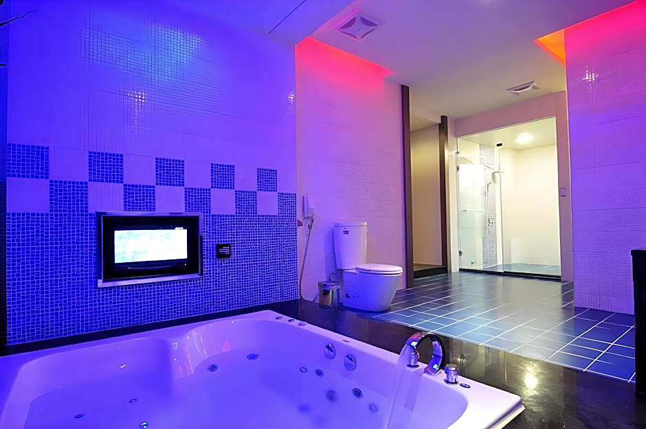 One Plus One Hotel