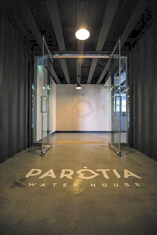 Parotia waterhouse hotel