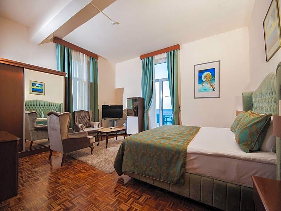 Dome Hotel