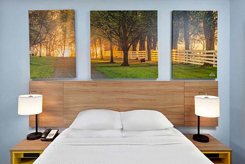 Days Inn & Suites by Wyndham Siler City