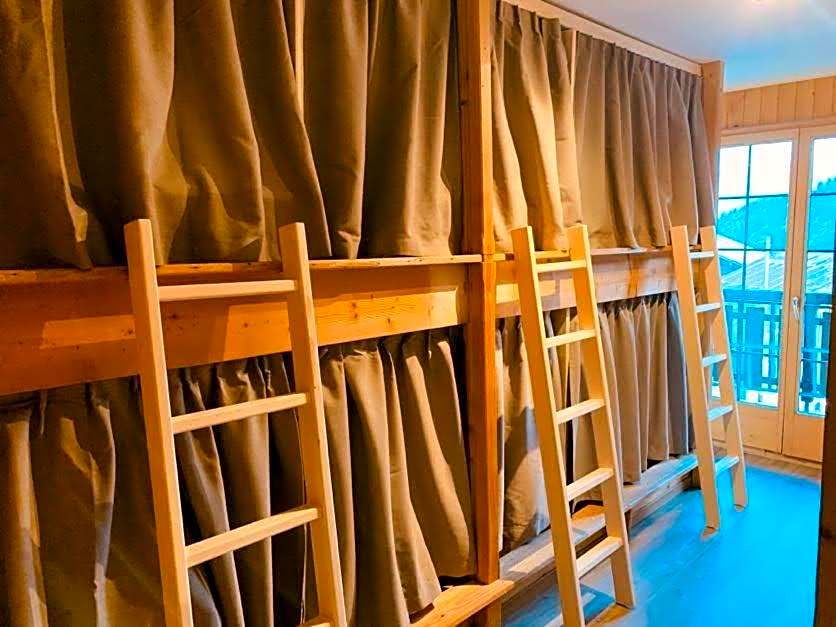 Freeride Hostel Restaurant & Camps