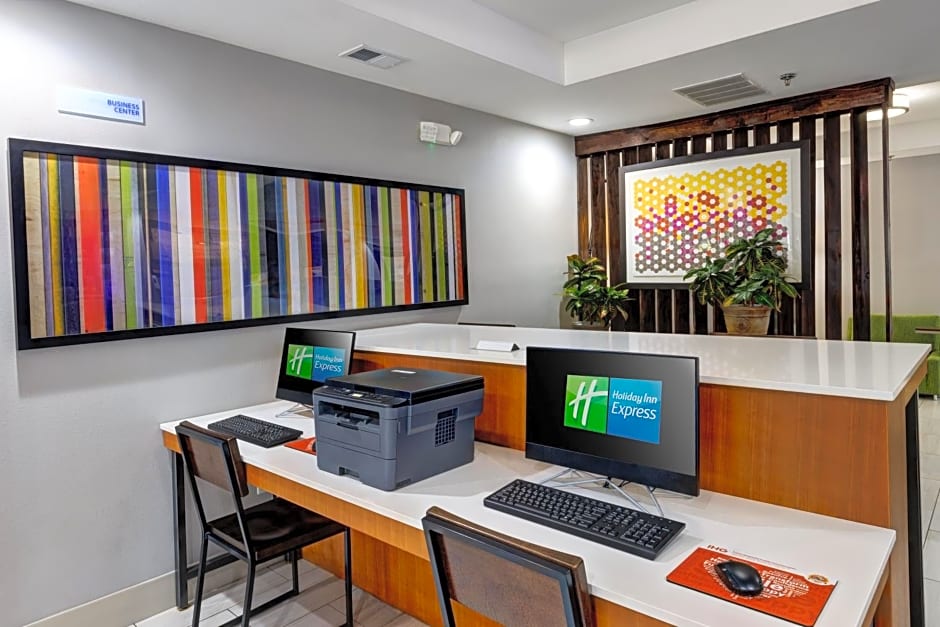 Holiday Inn Express Hotel & Suites Shelbyville By IHG