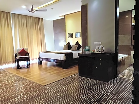 1 King Bed Suite Smoking