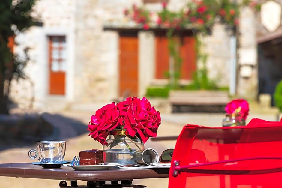 Demeures & Châteaux Auberge de la Tour - Hôtel & Restaurants - Marcolès Auvergne