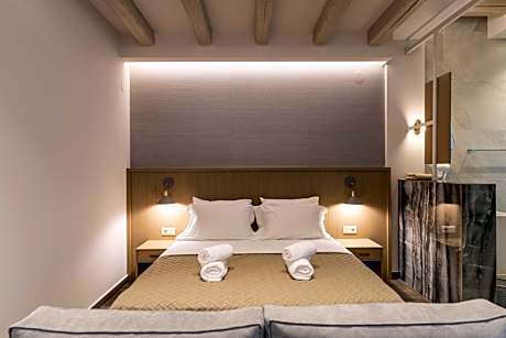 Deluxe Double Room with Extra Bed