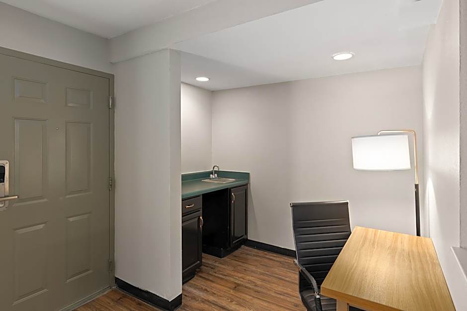 Days Inn by Wyndham Clarksville North