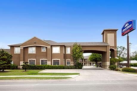 Howard Johnson by Wyndham Grand Prairie Near Lone Star Park