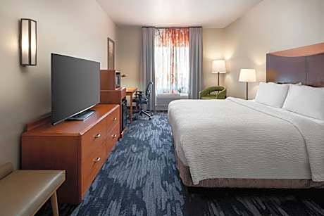 King Room with Adapted Tub - Mobility Accessible