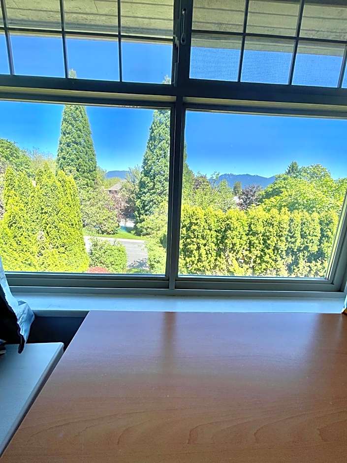 Cozy Guest Rooms Near UBC, Downtown and Beaches