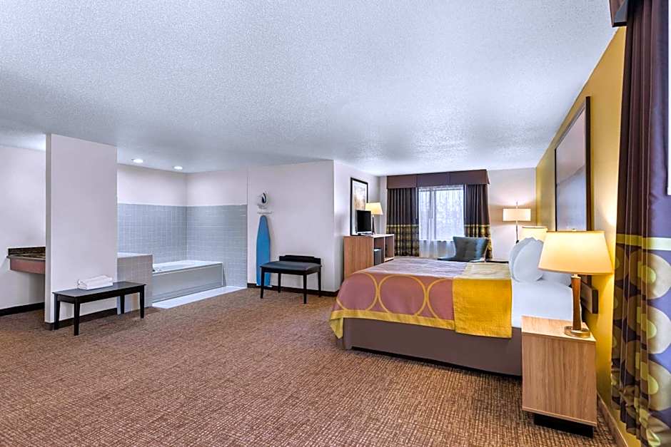 Super 8 by Wyndham Oelwein