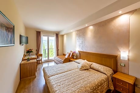 Triple Room with Partial Lake View