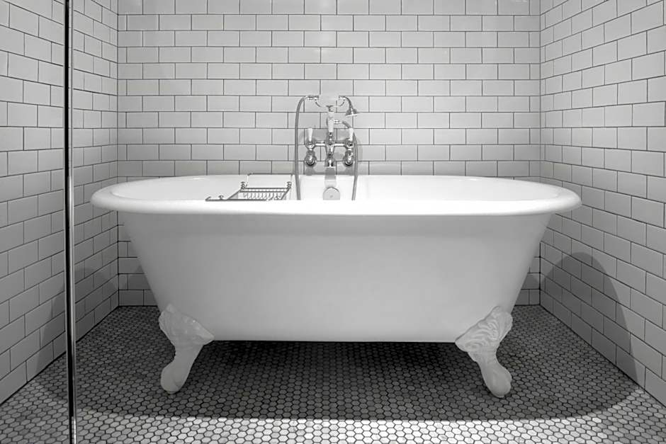 The Drayton Hotel Savannah, Curio Collection by Hilton