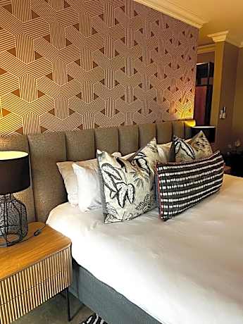Addo Elephant Safari Lodge - Bellevue Forest Reserve