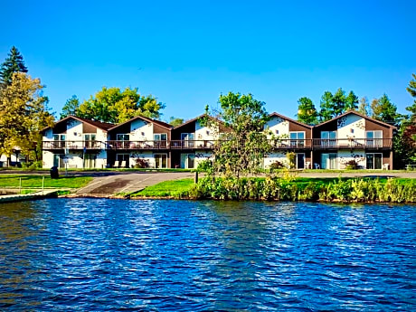 Bridge Inn Tomahawk -1st Floor, 2 Queen Size Bed, Walkout, River View