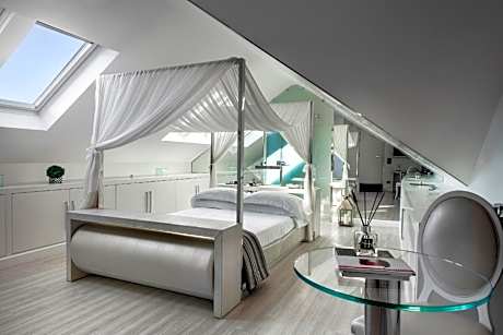 Suite with Terrace and Spa Access