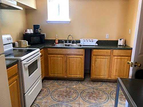 Pinn Road Inn and Suites