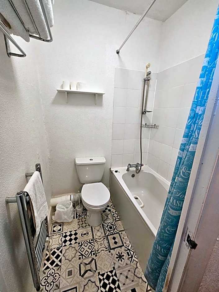 Rivelyn Hotel Bar & Restaurant