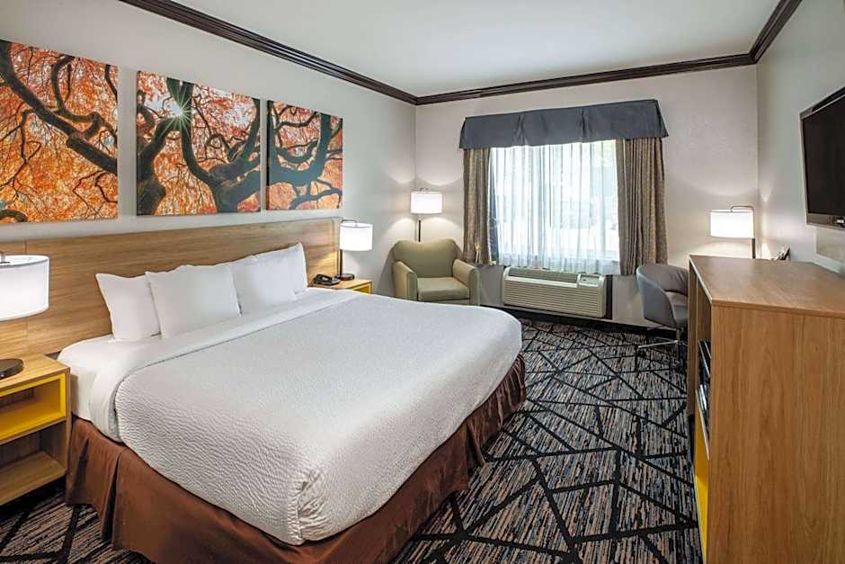 Days Inn by Wyndham Baton Rouge I-10