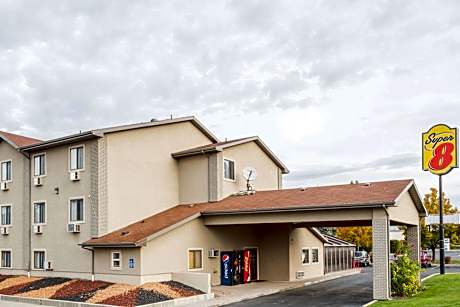 Super 8 by Wyndham Logan