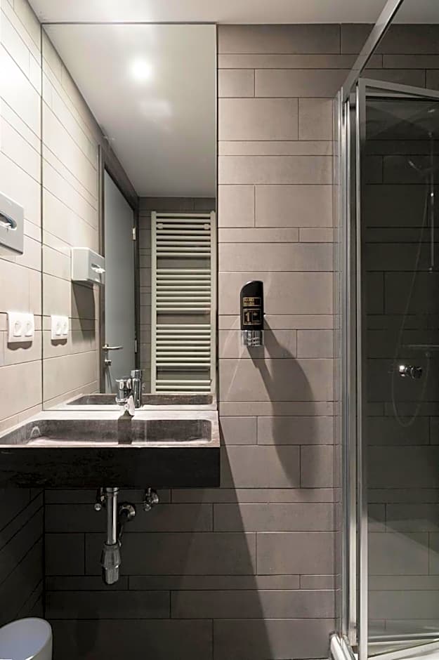 Brxxl 5 City Centre Hostel