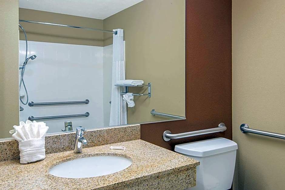 Microtel Inn & Suites by Wyndham North Canton