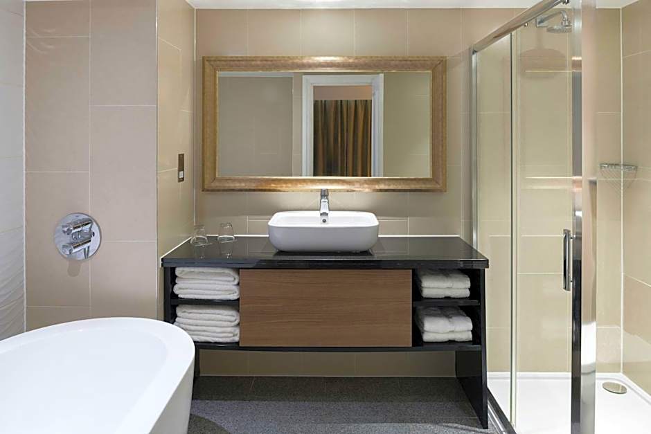 Renaissance by Marriott London Heathrow Hotel