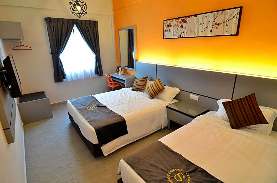 Swing & Pillows - Travelland Hotel, Ipoh