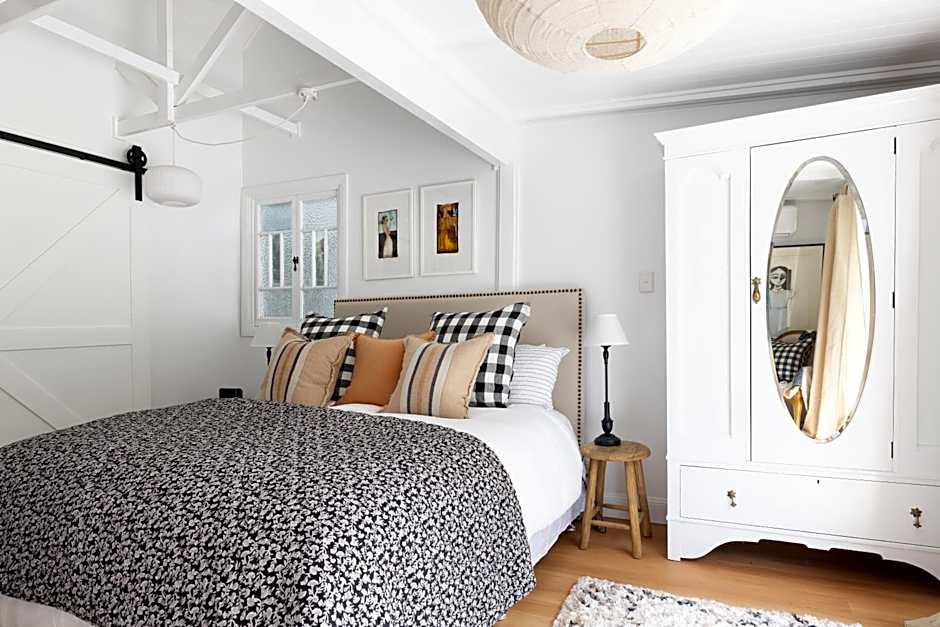 Exclusive Luxury Designer Cottage Estate for 10 - Peaceful Retreat Just 8 Minutes from Maleny