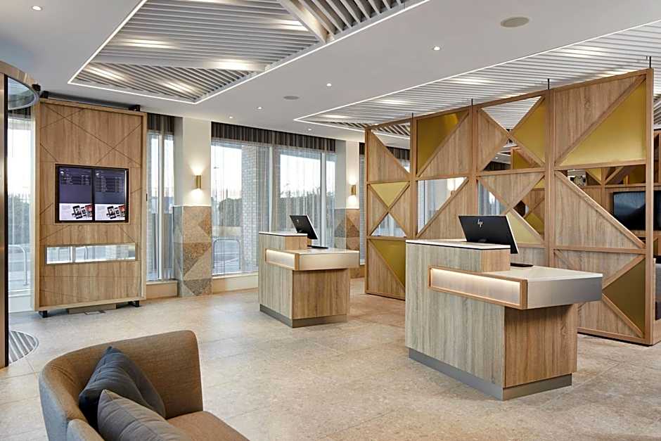 Courtyard By Marriott London City Airport