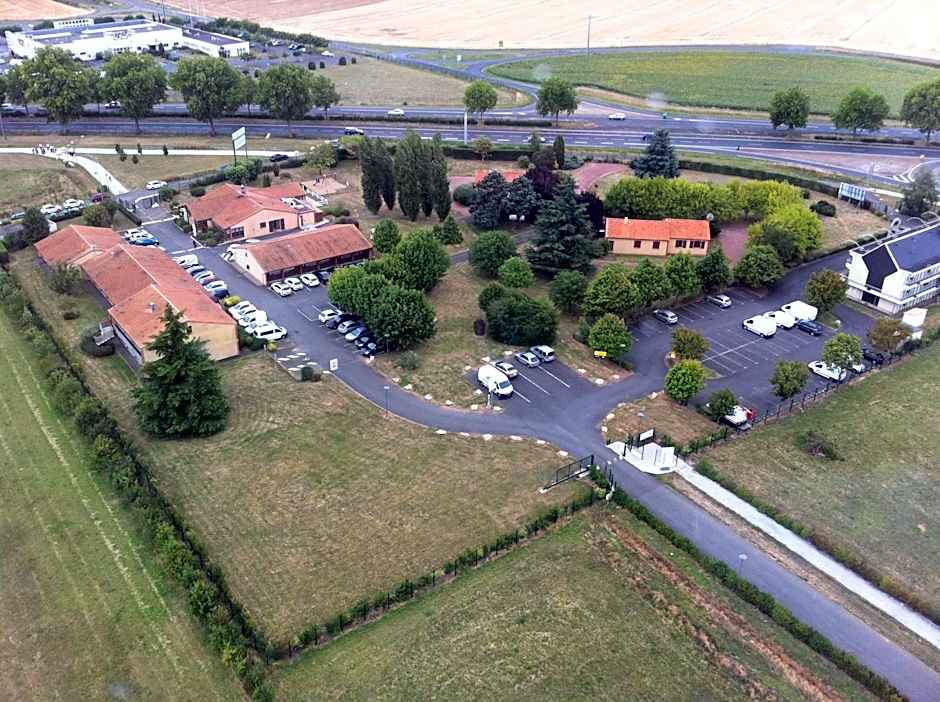 Kyriad Niort - La Creche