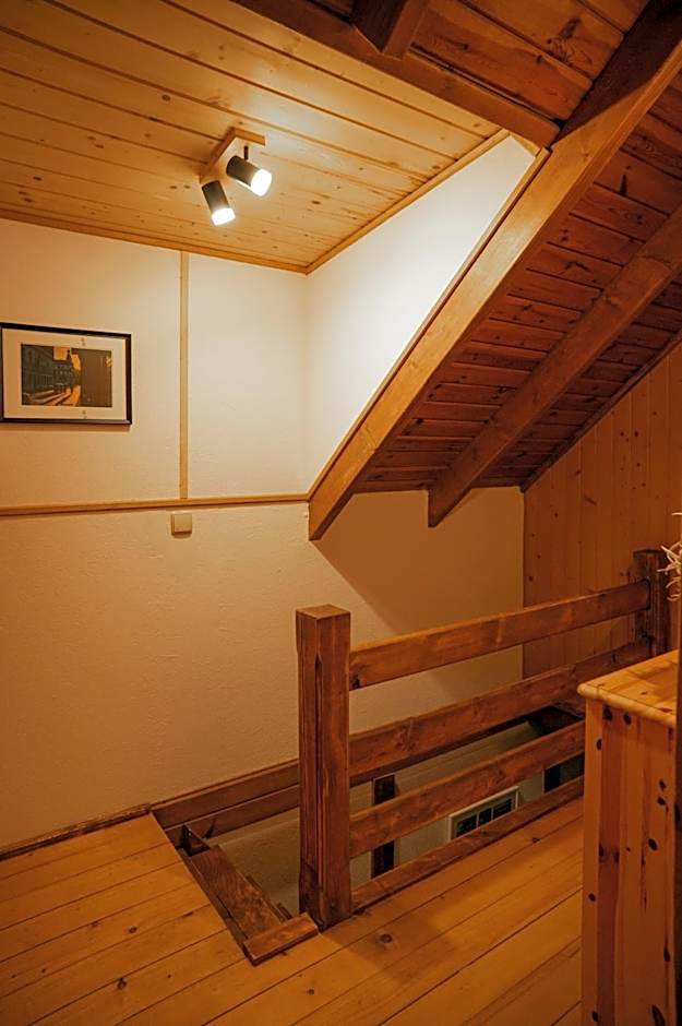 DOMKI POD JARZĘBINĄ