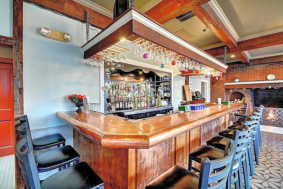 Colonial Motel and Spa