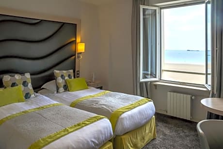 Emeraude Double Room with Sea View