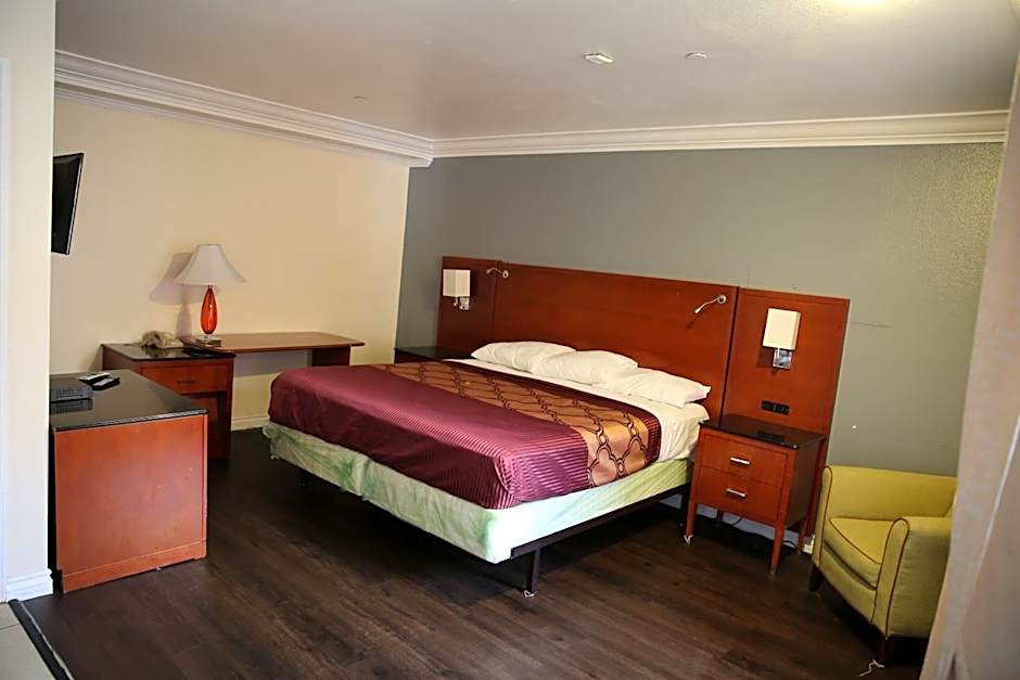 Chateau Inn & Suites