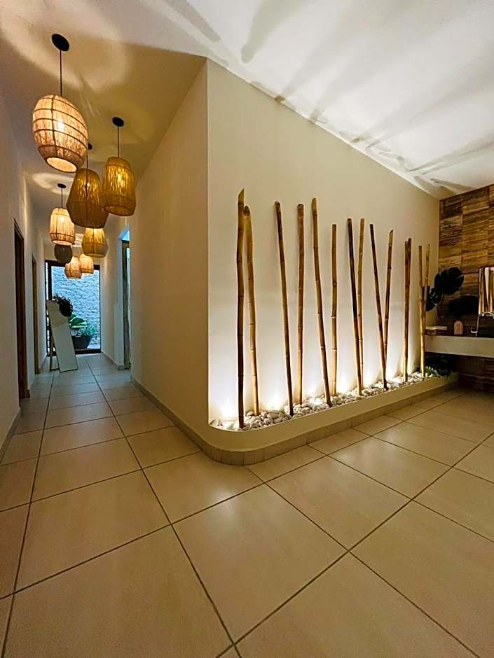 Hotel y Suites Los Encantos