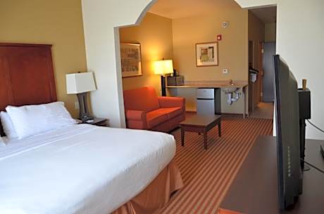 King Suite - Non-Smoking