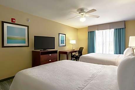 Suite with Two Queen Beds and Tub - Mobility and Hearing Access/Non-Smoking