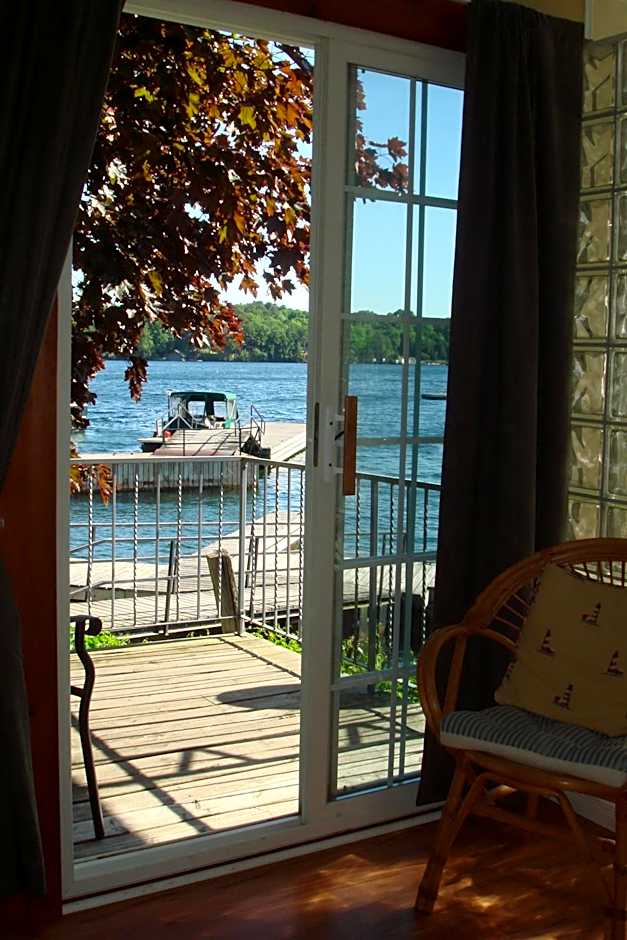 Boathouse Country Inn