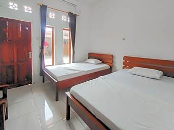 RedDoorz near Pamugaran Beach Pangandaran