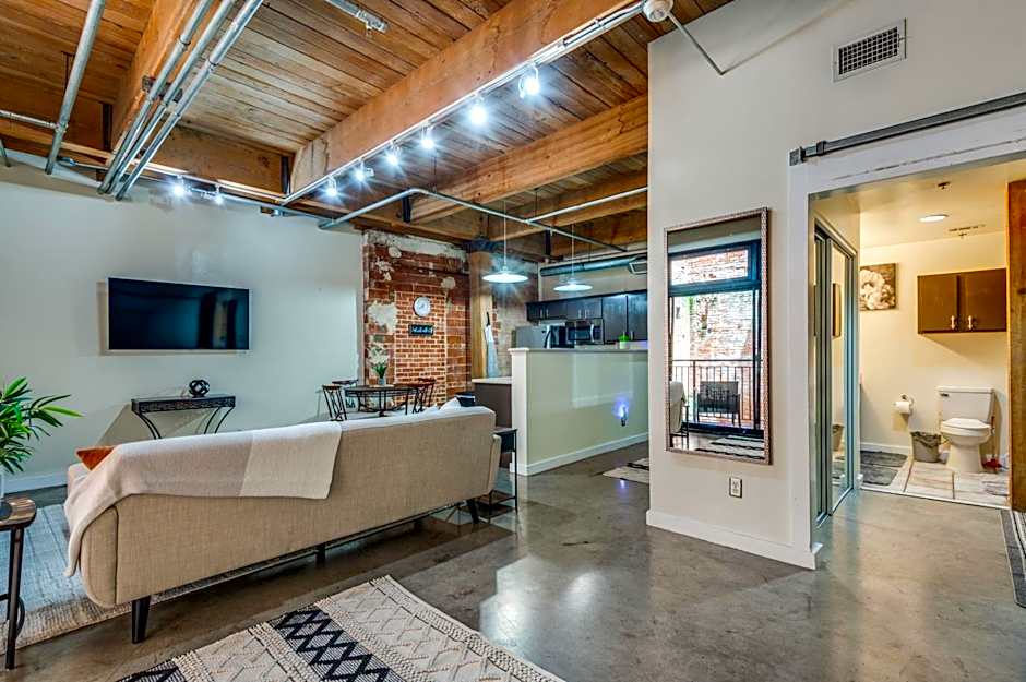 Downtown Dallas Condo - 2BR 1BA
