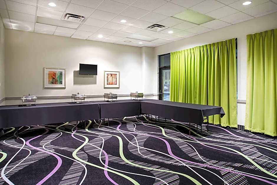 La Quinta Inn & Suites by Wyndham Davenport