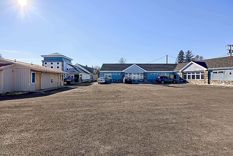 Rodeway Inn & Suites