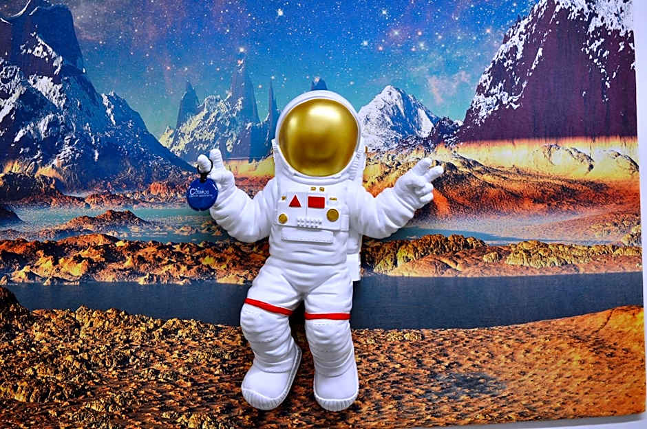 Cosmos Capsule Hub London