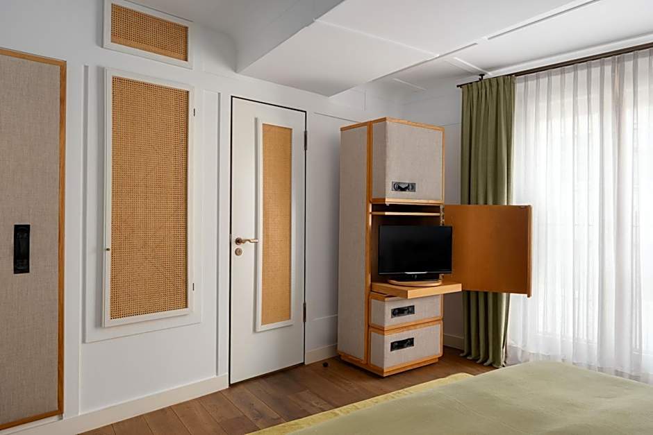 Louis Hotel