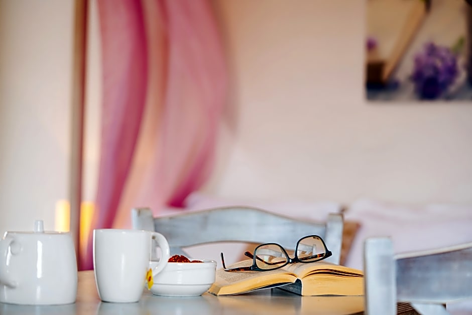 Aelia Apartments & Suites