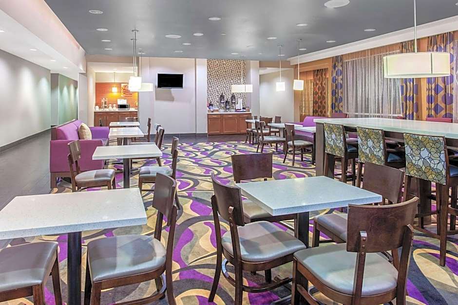 La Quinta Inn & Suites by Wyndham Luling